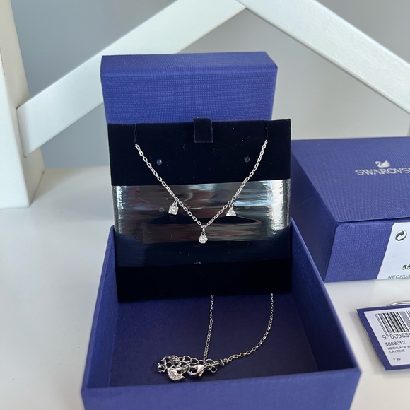 Swarovski Silver Trio Pendant Necklace Brand New - Picture 2 of 3